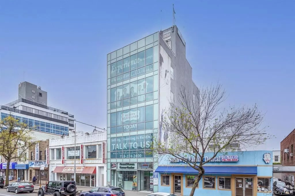 Astoria, NY 11103,3256 Steinway ST #3rd Floor (Right Side)