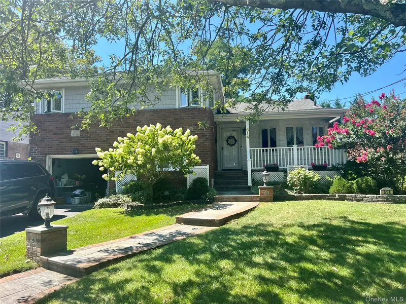 614 Bond CT, North Merrick, NY 11566