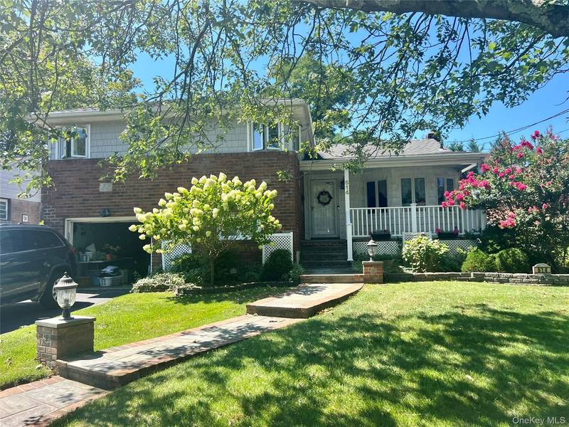 614 Bond CT, North Merrick, NY 11566