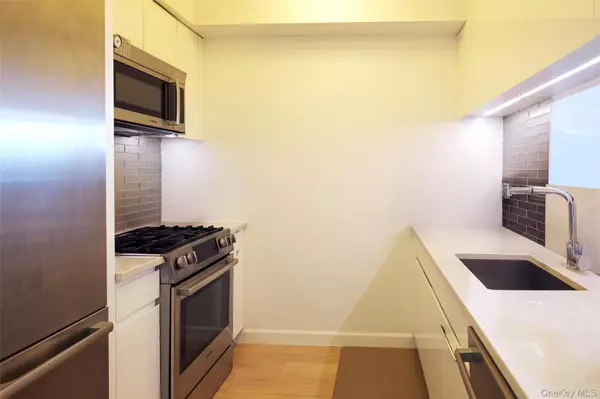 Flushing, NY 11354,138-35 39th AVE #12L