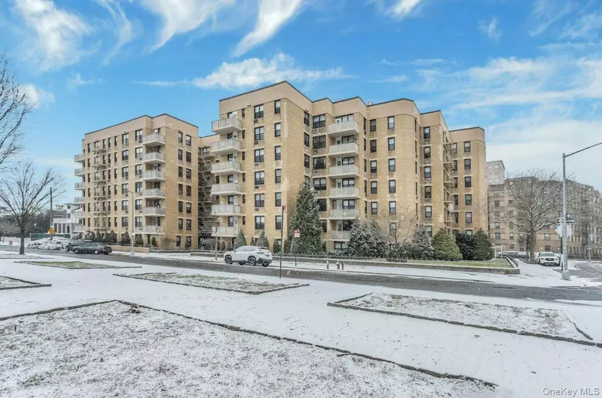 Brooklyn, NY 11235,200 Corbin PL #3R