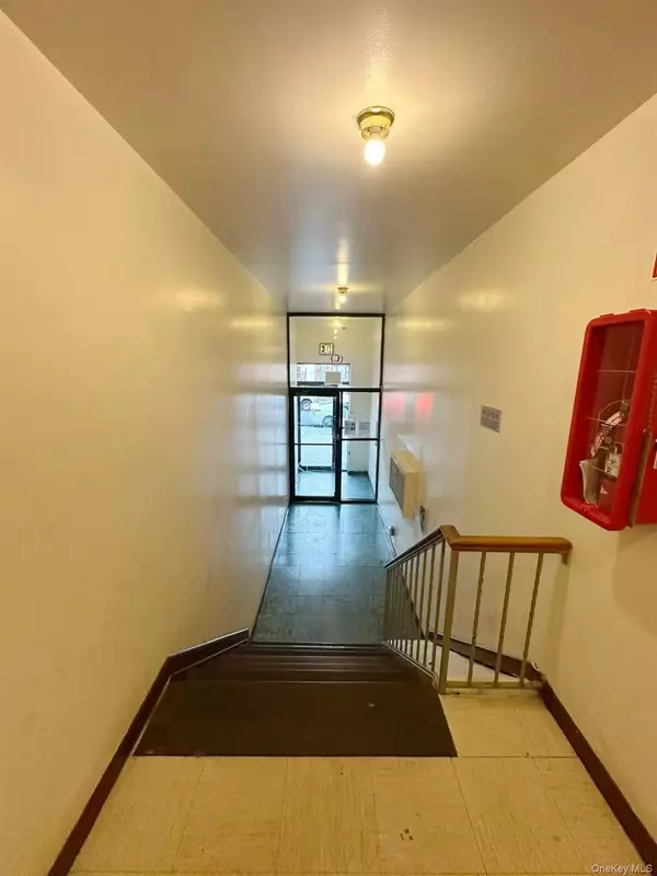 Elmhurst, NY 11373,4508 80th ST #3C