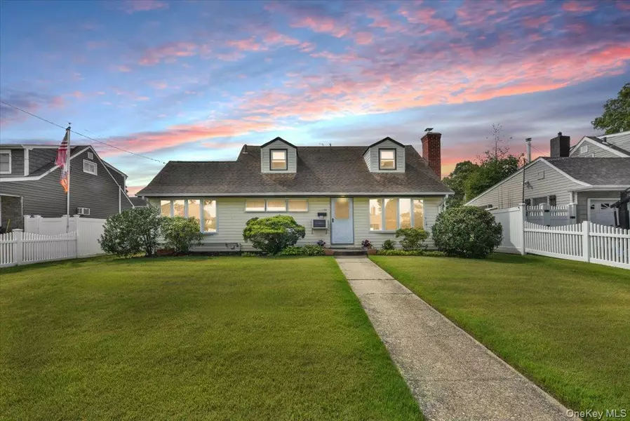 136 Maple ST, Massapequa, NY 11762