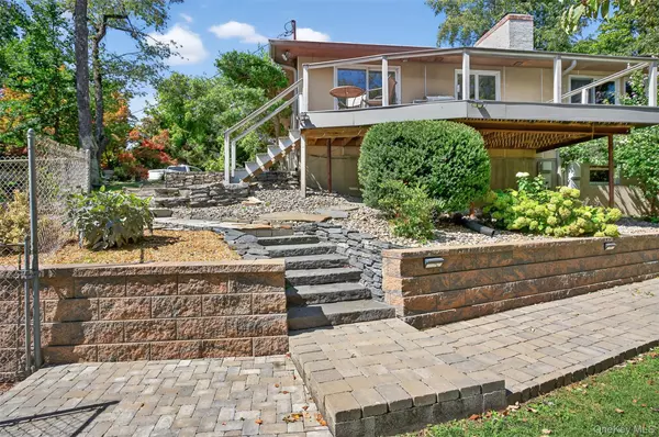 Marlboro, NY 12542,3 Hudson Bluff CIR