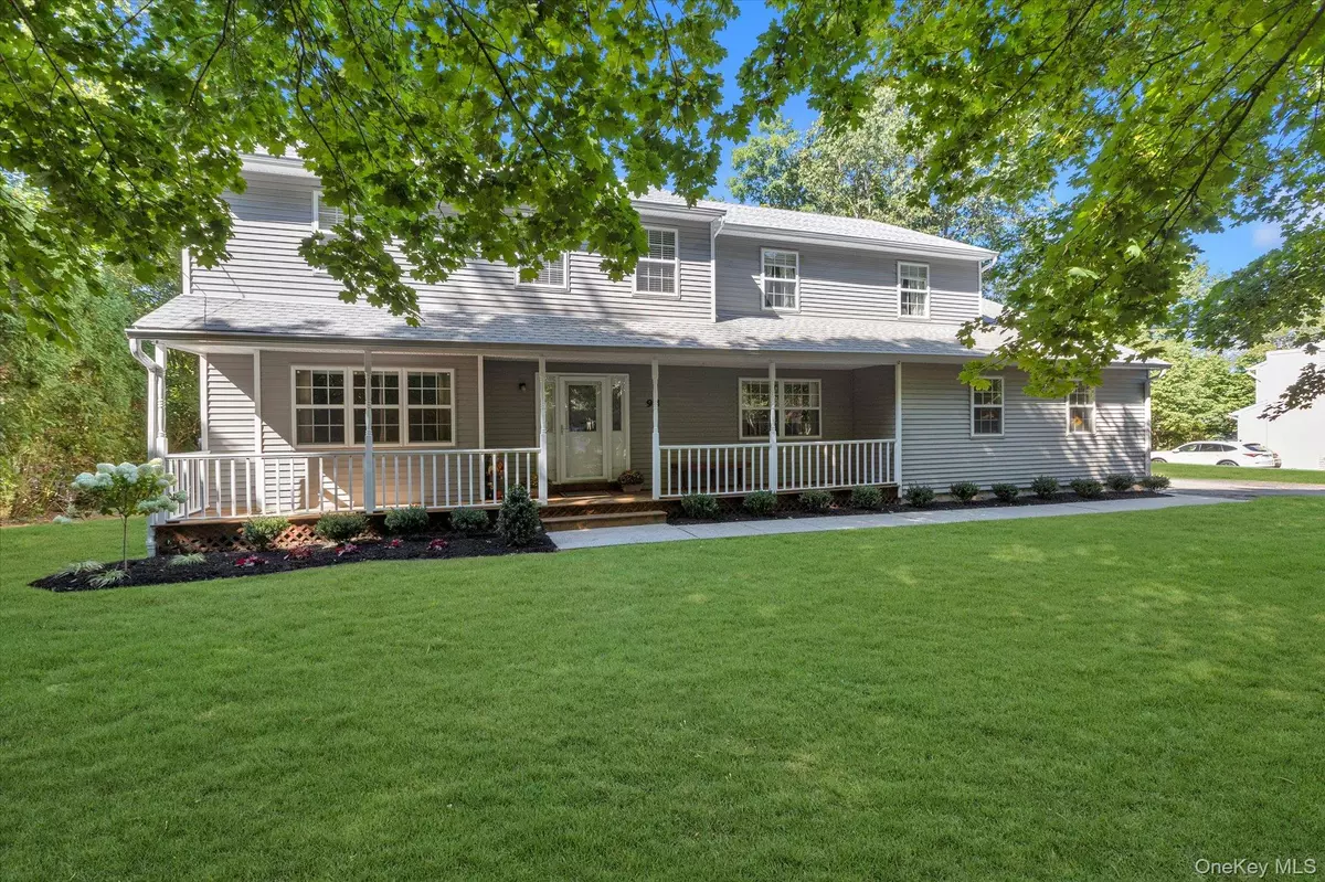 Huntington, NY 11743,98 Woodhull RD