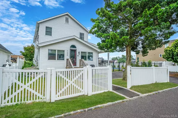 Lindenhurst, NY 11757,794 Pecan ST