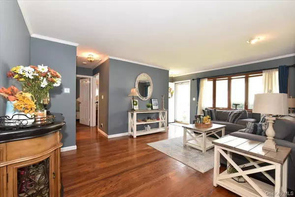 Seaford, NY 11783,4042 Old Post RD