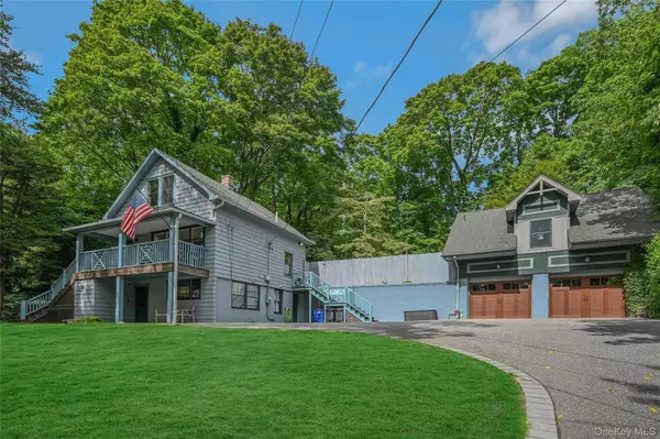 61 Youngs Hill RD, Huntington, NY 11743