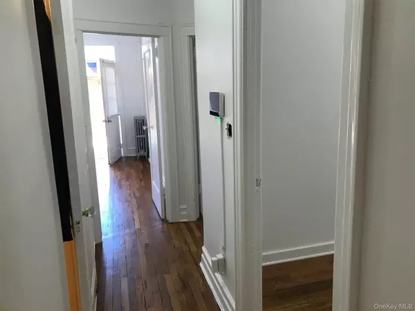 Bronx, NY 10469,3238 Wilson AVE
