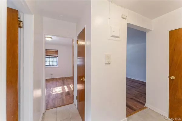 Flushing, NY 11367,7811 Main ST #1G