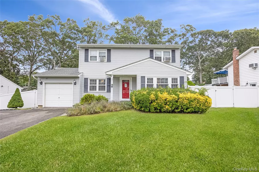 231 Shelter RD, Ronkonkoma, NY 11770