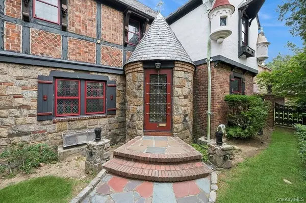 Flushing, NY 11358,29-37 168 ST