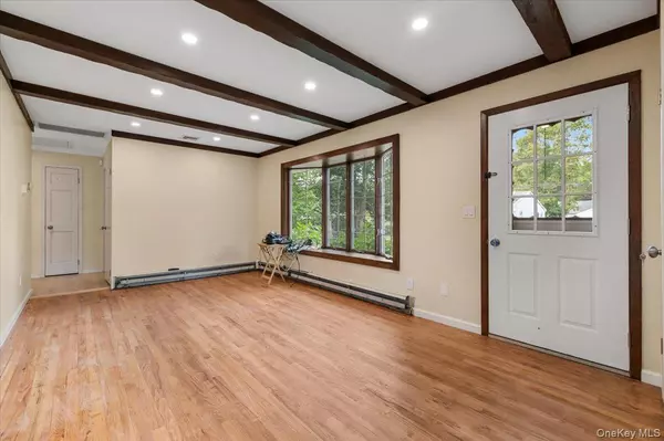 Mastic Beach, NY 11951,38 Barclay RD