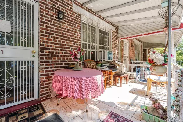 Bronx, NY 10466,1181 Grenada PL