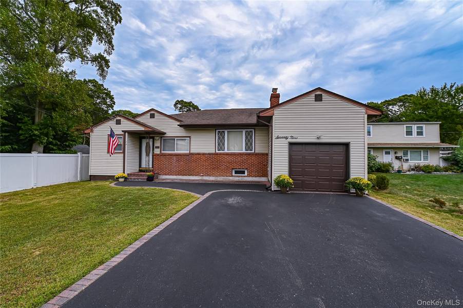 79 Woodrow Pkwy, Babylon, NY 11702