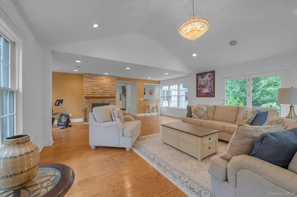 Great Neck, NY 11021,87 Arleigh RD