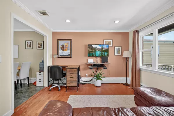 Yonkers, NY 10710,149 Curtis LN