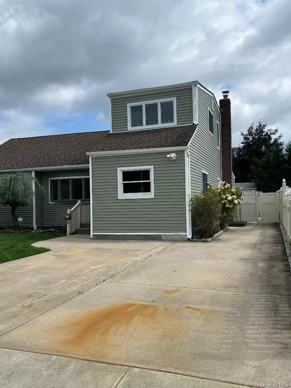 27 Taca BLVD, Deer Park, NY 11729