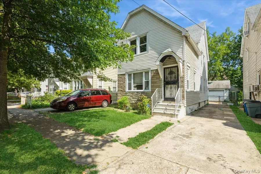 104-39 199th ST, Saint Albans, NY 11412