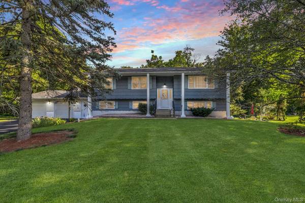 5 Mohican CT, Salisbury Mills, NY 12577