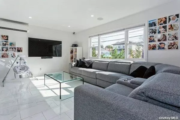 Valley Stream, NY 11581,1 Munro BLVD