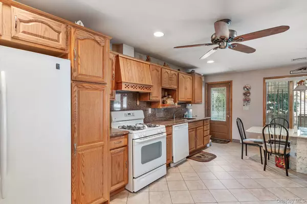 Wantagh, NY 11793,800 Mayer DR