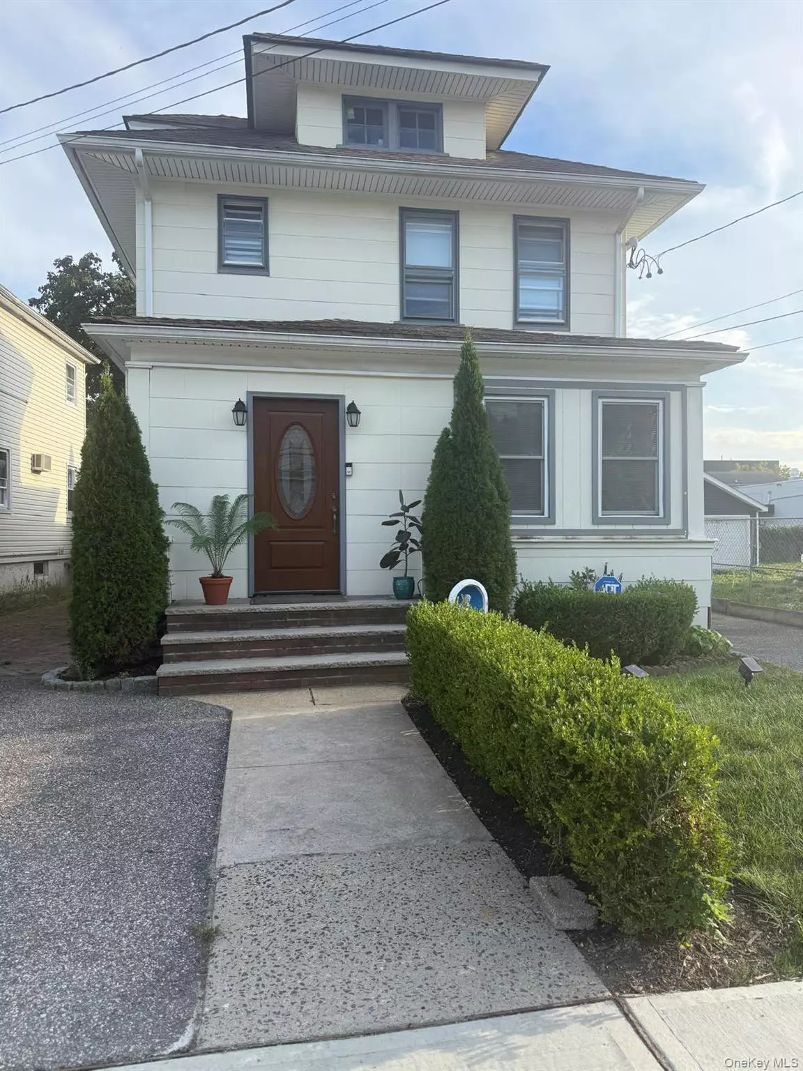 Lynbrook, NY 11563,22 Devine ST