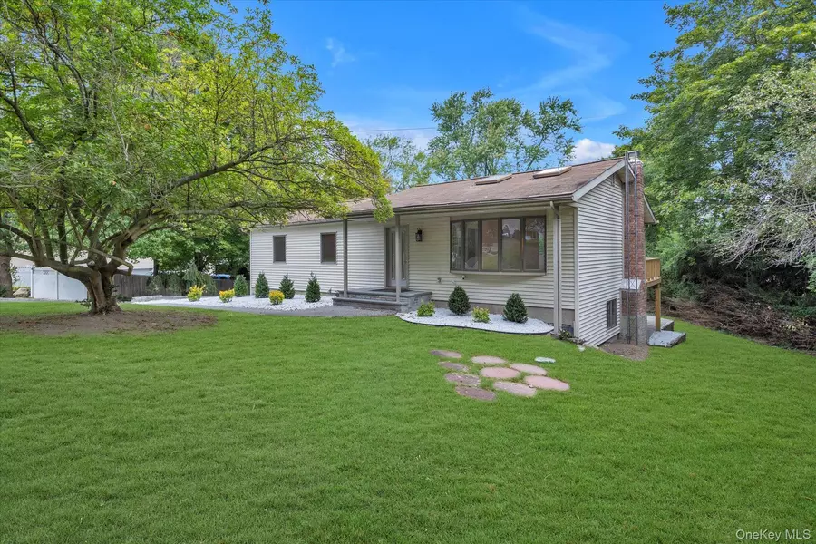 385 Salem CT, Hauppauge, NY 11788