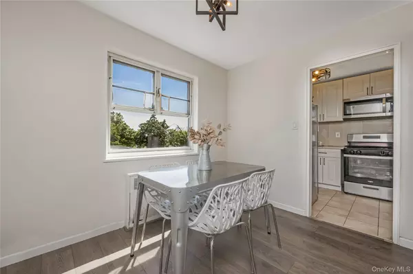 Queens Village North, NY 11426,220-08 Stronghurst Avenue #220-08