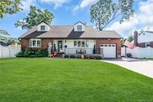 30 Rosalie PL, Commack, NY 11725