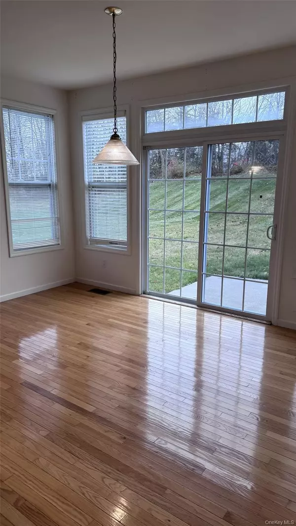 Hopewell Junction, NY 12533,245 Buttonwood WAY