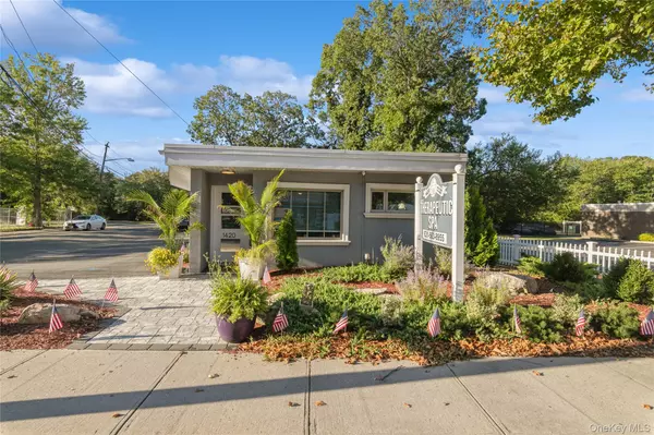 Oakdale, NY 11769,1420 Montauk HWY