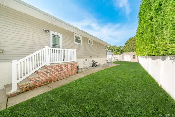 Seaford, NY 11783,3663 Roanoke ST