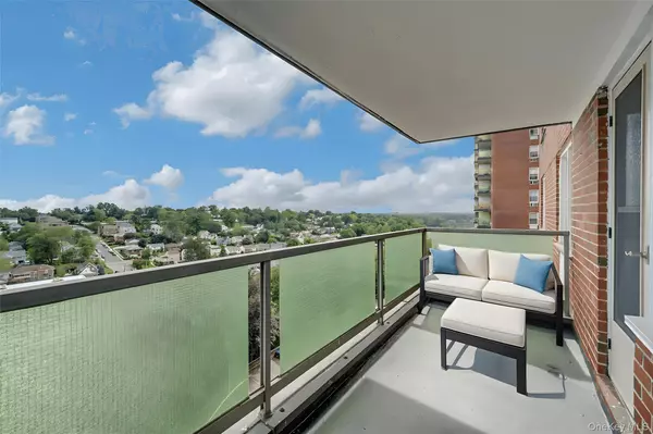Yonkers, NY 10710,1853 Central Park AVE #9J