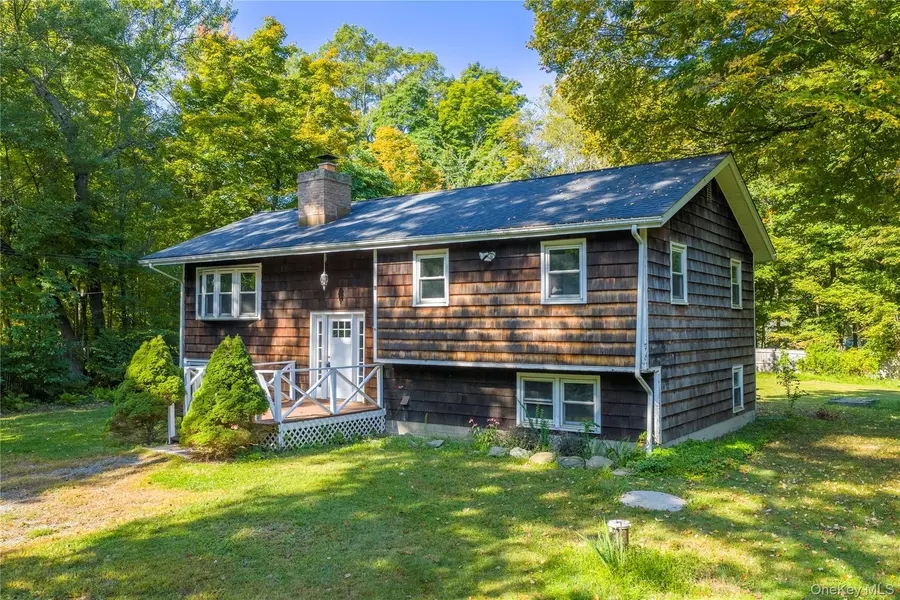 96 Lakeview DR, Pawling, NY 12564