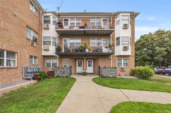 Ozone Park, NY 11417,150-19 95th ST #3