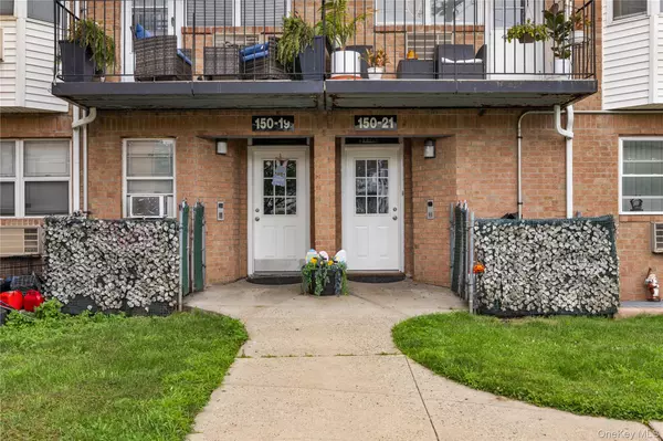 Ozone Park, NY 11417,150-19 95th ST #3