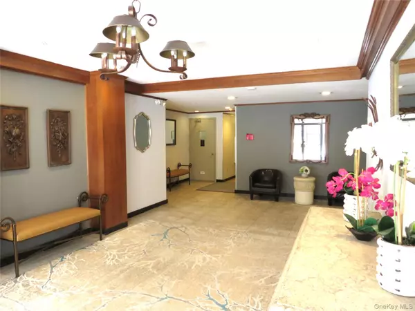 White Plains, NY 10601,33 Barker AVE #5G
