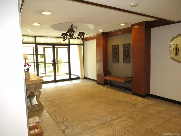 White Plains, NY 10601,33 Barker AVE #5G