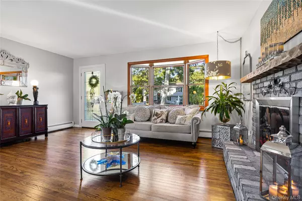 Center Moriches, NY 11934,10 S Old Neck RD