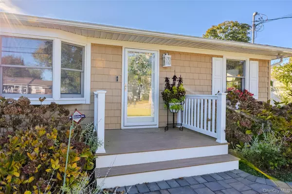 Center Moriches, NY 11934,10 S Old Neck RD