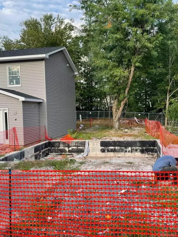 Kiamesha Lake, NY 12751,14 James PL