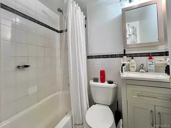 Elmhurst, NY 11373,5426 82nd ST