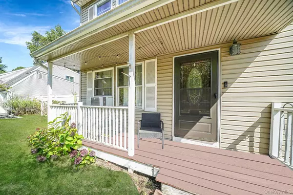 Bellport, NY 11713,35 Maple AVE