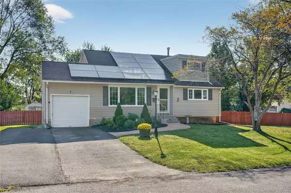 2 Edgewood DR, Saugerties, NY 12477
