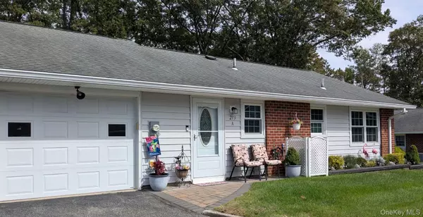 213 Woodbridge DR #A, Ridge, NY 11961