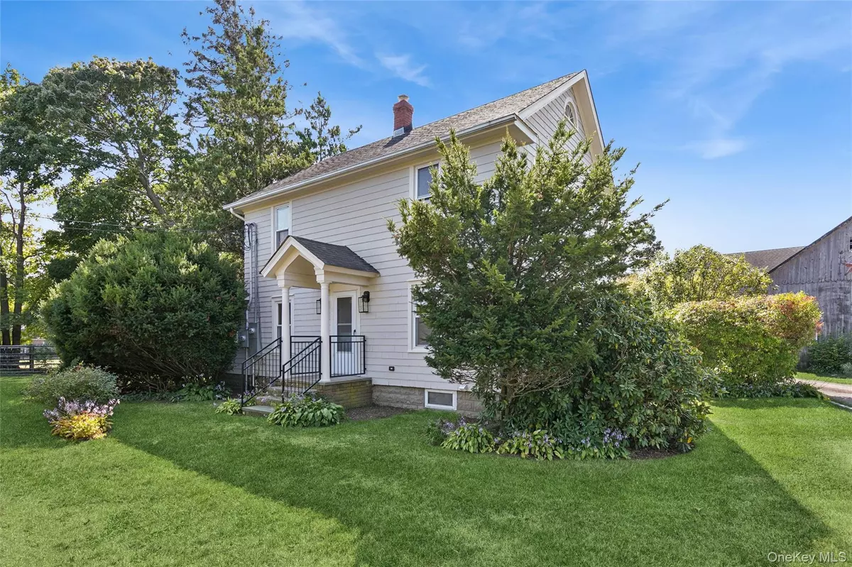 Jamesport, NY 11901,335 Herricks LN #A