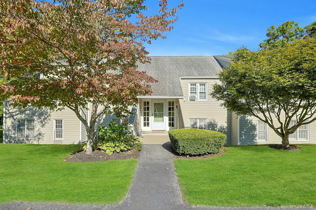 Brewster, NY 10509,204 Holly Stream CT