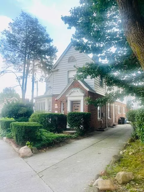Richmond Hill North, NY 11418,10922 Myrtle AVE