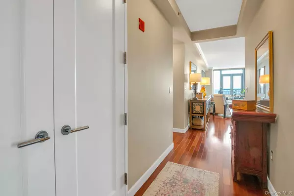 White Plains, NY 10601,10 City PL #16D